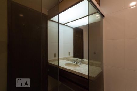 Apartamento à venda com 300m², 4 quartos e 3 vagas Apartamento à venda com 300m², 4 quartos e 3 vagasBanheiro (Suíte 2)