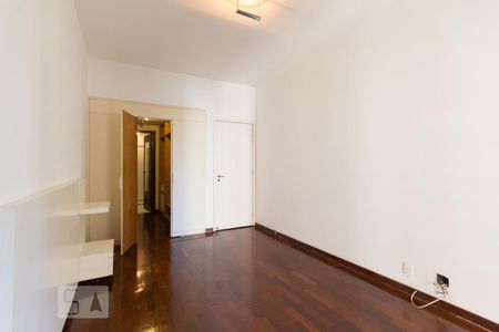 Apartamento à venda com 300m², 4 quartos e 3 vagas Apartamento à venda com 300m², 4 quartos e 3 vagasSuíte 2