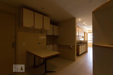 Apartamento à venda com 300m², 4 quartos e 3 vagas Apartamento à venda com 300m², 4 quartos e 3 vagasCozinha