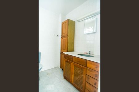 Banheiro de apartamento para alugar com 3 quartos, 81m² em Floresta, Porto Alegre