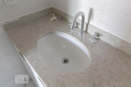 Apartamento à venda com 63m², 2 quartos e 1 vagaDetalhe do banheiro 