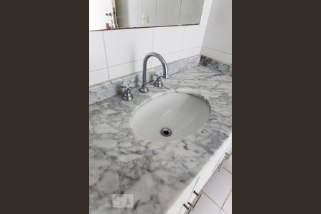 Apartamento à venda com 90m², 2 quartos e 2 vagas Apartamento à venda com 90m², 2 quartos e 2 vagasBanheiro
