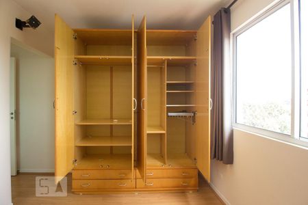 Quarto 1 (suíte) - armário de apartamento para alugar com 2 quartos, 55m² em Vila Izabel, Curitiba