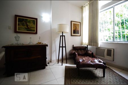 Sala de estar de apartamento para alugar com 2 quartos, 110m² em Leblon, Rio de Janeiro