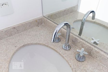 Apartamento à venda com 68m², 2 quartos e 2 vagasBanheiro social