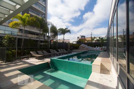 Apartamento à venda com 68m², 2 quartos e 2 vagasPiscina externa