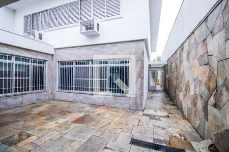 Casa à venda com 460m², 7 quartos e 5 vagas Casa à venda com 460m², 7 quartos e 5 vagasFachada