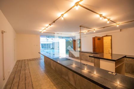 Casa à venda com 460m², 7 quartos e 5 vagas Casa à venda com 460m², 7 quartos e 5 vagasSalão - Fundos