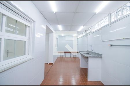 Casa à venda com 460m², 7 quartos e 5 vagas Casa à venda com 460m², 7 quartos e 5 vagasCozinha - Fundos