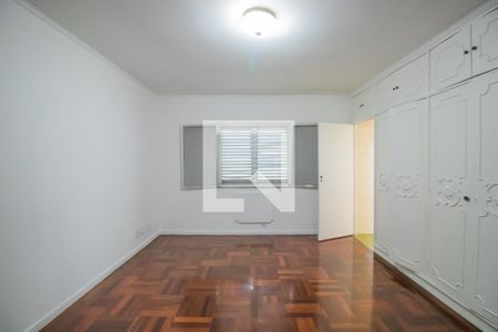 Casa à venda com 460m², 7 quartos e 5 vagas Casa à venda com 460m², 7 quartos e 5 vagasQuarto 4 - Suíte