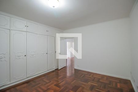 Casa à venda com 460m², 7 quartos e 5 vagas Casa à venda com 460m², 7 quartos e 5 vagasQuarto 4 - Suíte