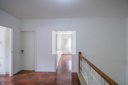 Casa à venda com 460m², 7 quartos e 5 vagas Casa à venda com 460m², 7 quartos e 5 vagasHall - Quartos