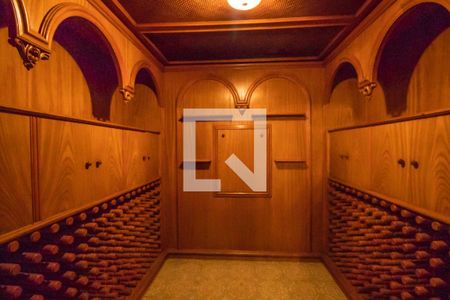 Casa à venda com 460m², 7 quartos e 5 vagas Casa à venda com 460m², 7 quartos e 5 vagasSalão - Fundos