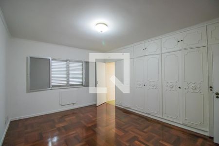 Casa à venda com 460m², 7 quartos e 5 vagas Casa à venda com 460m², 7 quartos e 5 vagasQuarto 4 - Suíte