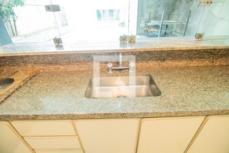 Casa à venda com 460m², 7 quartos e 5 vagas Casa à venda com 460m², 7 quartos e 5 vagasCozinha - Fundos