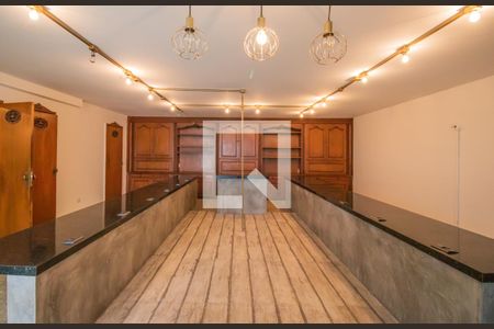 Casa à venda com 460m², 7 quartos e 5 vagas Casa à venda com 460m², 7 quartos e 5 vagasSalão - Fundos