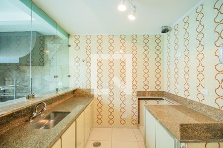 Casa à venda com 460m², 7 quartos e 5 vagas Casa à venda com 460m², 7 quartos e 5 vagasCozinha - Fundos