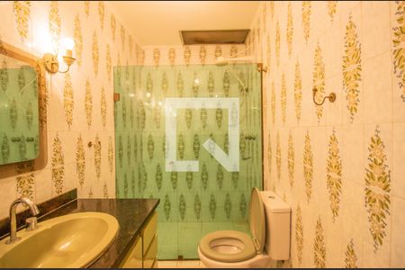 Casa à venda com 460m², 7 quartos e 5 vagas Casa à venda com 460m², 7 quartos e 5 vagasBanheiro 2- Fundos