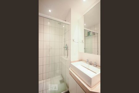 Detalhe do banheiro de apartamento para alugar com 2 quartos, 51m² em Vila Andrade, São Paulo