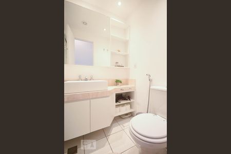 Banheiro de apartamento para alugar com 2 quartos, 51m² em Vila Andrade, São Paulo