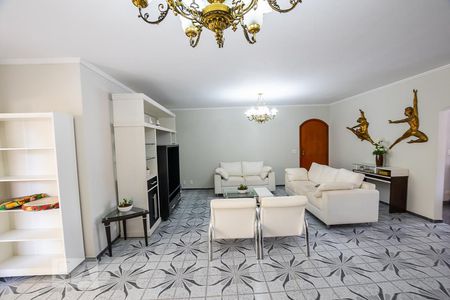 Casa à venda com 270m², 4 quartos e 2 vagasSala
