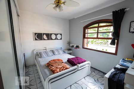 Casa à venda com 270m², 4 quartos e 2 vagasQuarto