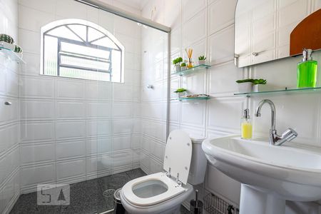 Casa à venda com 270m², 4 quartos e 2 vagasBanheiro