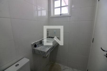 Casa de condomínio à venda com 240m², 3 quartos e 1 vaga Casa de condomínio à venda com 240m², 3 quartos e 1 vagaBanheiro da Suíte 2