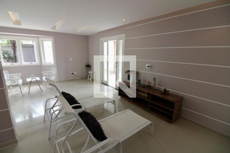 Casa de condomínio à venda com 240m², 3 quartos e 1 vaga Casa de condomínio à venda com 240m², 3 quartos e 1 vagaSala