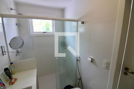 Casa de condomínio à venda com 240m², 3 quartos e 1 vaga Casa de condomínio à venda com 240m², 3 quartos e 1 vagaBanheiro da Suíte