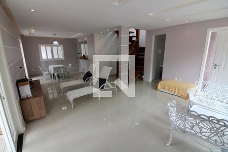 Casa de condomínio à venda com 240m², 3 quartos e 1 vaga Casa de condomínio à venda com 240m², 3 quartos e 1 vagaSala