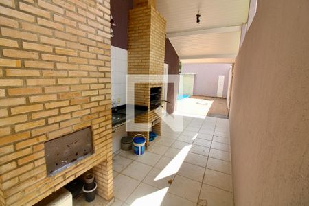 Casa de condomínio à venda com 240m², 3 quartos e 1 vaga Casa de condomínio à venda com 240m², 3 quartos e 1 vagaChurrasqueira