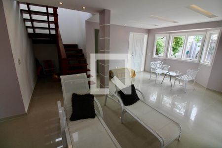 Casa de condomínio à venda com 240m², 3 quartos e 1 vaga Casa de condomínio à venda com 240m², 3 quartos e 1 vagaSala