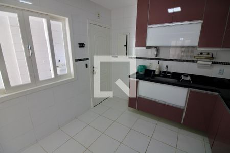 Casa de condomínio à venda com 240m², 3 quartos e 1 vaga Casa de condomínio à venda com 240m², 3 quartos e 1 vagaCozinha