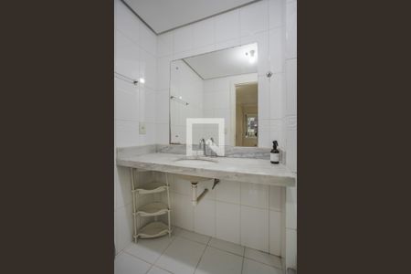 Banheiro da Suíte de apartamento para alugar com 1 quarto, 49m² em Independência, Porto Alegre