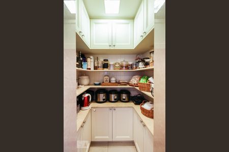 Casa de condomínio à venda com 350m², 4 quartos e 4 vagasDespensa