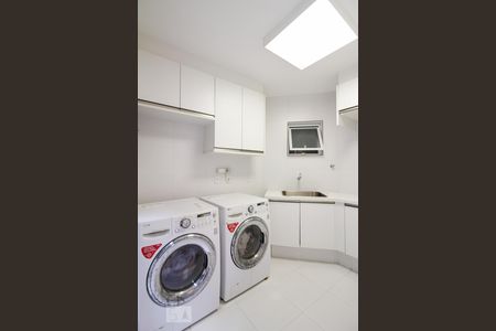 Casa de condomínio à venda com 350m², 4 quartos e 4 vagasÁrea de Serviço