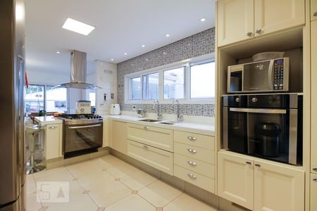 Casa de condomínio à venda com 350m², 4 quartos e 4 vagasCozinha