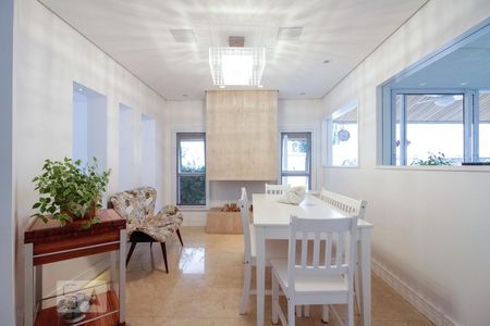 Casa de condomínio à venda com 350m², 4 quartos e 4 vagasSala Lareira