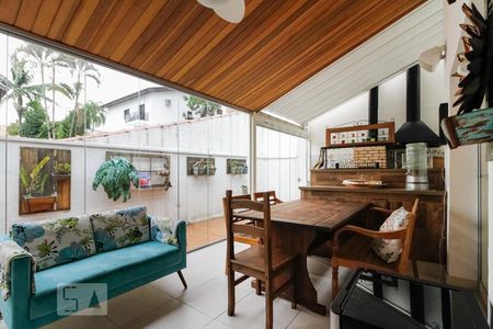 Casa de condomínio à venda com 350m², 4 quartos e 4 vagasChurrasqueira