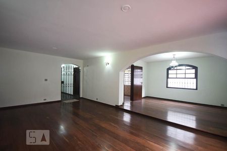 Casa de condomínio para alugar com 400m², 4 quartos e 4 vagasSala