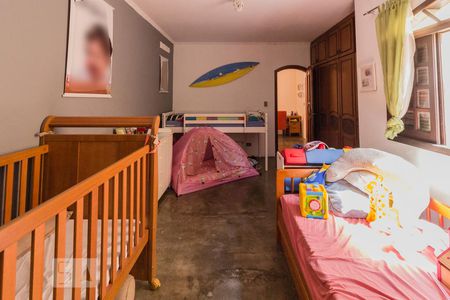 Casa à venda com 470m², 3 quartos e 8 vagasQuarto 02 com Suite