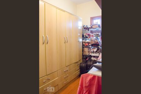 Casa à venda com 340m², 5 quartos e 5 vagas Casa à venda com 340m², 5 quartos e 5 vagasCloset