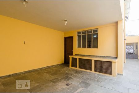 Casa à venda com 180m², 3 quartos e 2 vagasQuintal