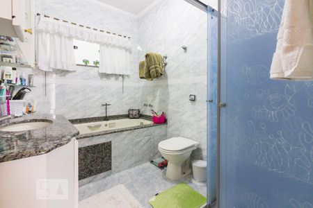 Casa à venda com 210m², 3 quartos e 5 vagasBanheiro Suite 1