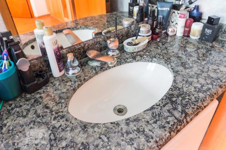 Casa à venda com 210m², 3 quartos e 5 vagasBanheiro Suite 2