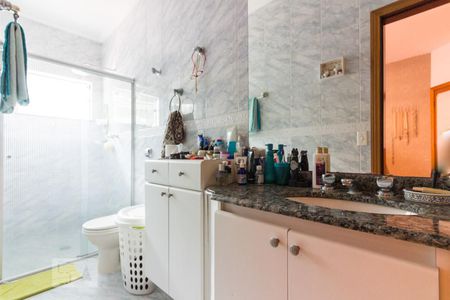 Casa à venda com 210m², 3 quartos e 5 vagasBanheiro Suite 2