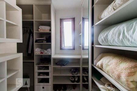 Apartamento à venda com 177m², 3 quartos e 4 vagasCloset Suíte 2