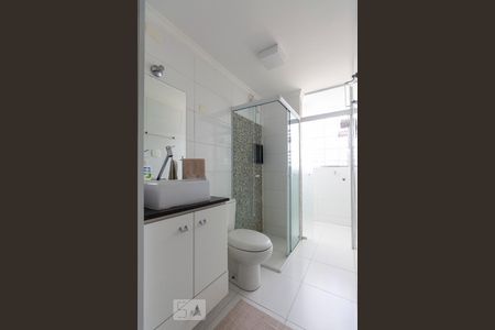 Banheiro social de apartamento para alugar com 1 quarto, 52m² em Bosque da Saúde, São Paulo