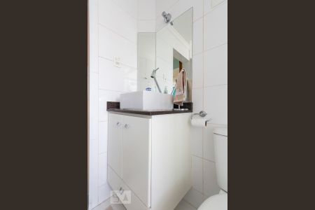 Banheiro social de apartamento para alugar com 1 quarto, 52m² em Bosque da Saúde, São Paulo